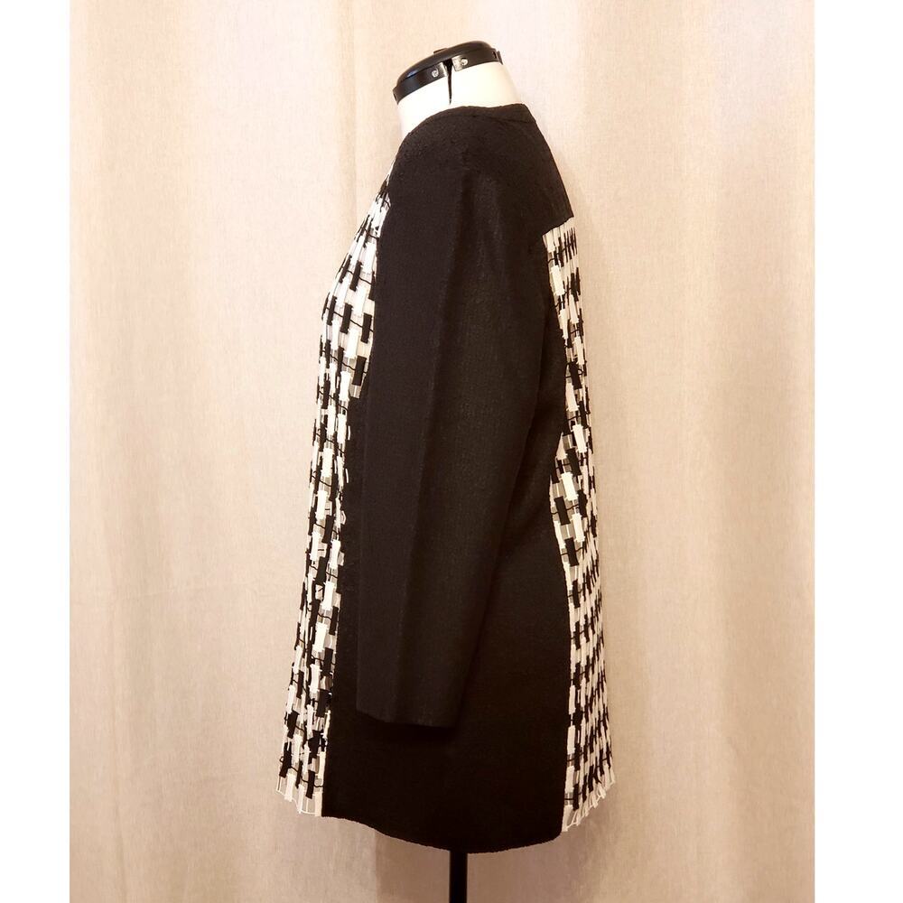 Chico's Black & White Crinkle Woven Design Open Front Jacket, SZ 3 (US 16/18) - Picture 6 of 10